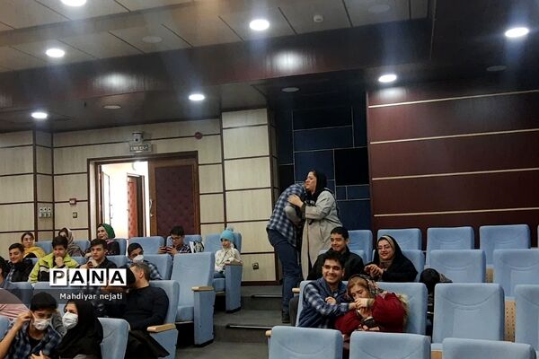 تقدیر از دانش‌آموزان برگزیده و فعال دبیرستان شهید بهشتی رودهن