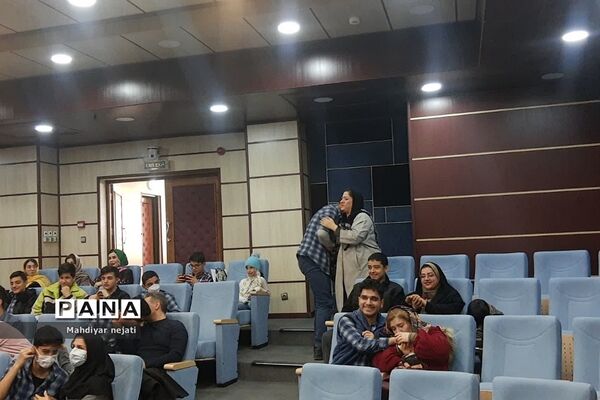 تقدیر از دانش‌آموزان برگزیده و فعال دبیرستان شهید بهشتی رودهن
