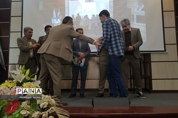 تقدیر از دانش‌آموزان برگزیده و فعال دبیرستان شهید بهشتی رودهن