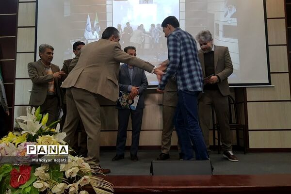 تقدیر از دانش‌آموزان برگزیده و فعال دبیرستان شهید بهشتی رودهن