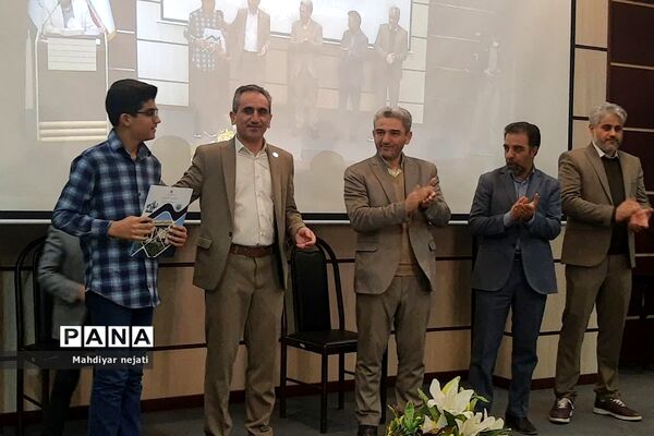 تقدیر از دانش‌آموزان برگزیده و فعال دبیرستان شهید بهشتی رودهن
