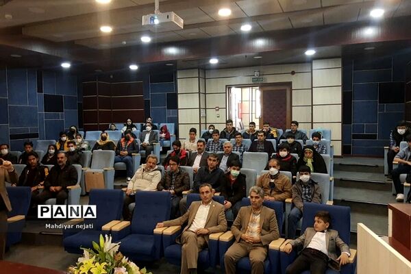 تقدیر از دانش‌آموزان برگزیده و فعال دبیرستان شهید بهشتی رودهن