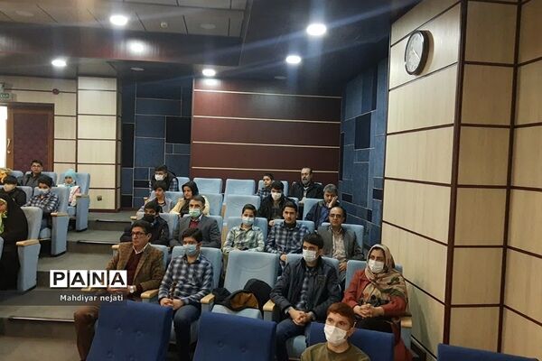 تقدیر از دانش‌آموزان برگزیده و فعال دبیرستان شهید بهشتی رودهن