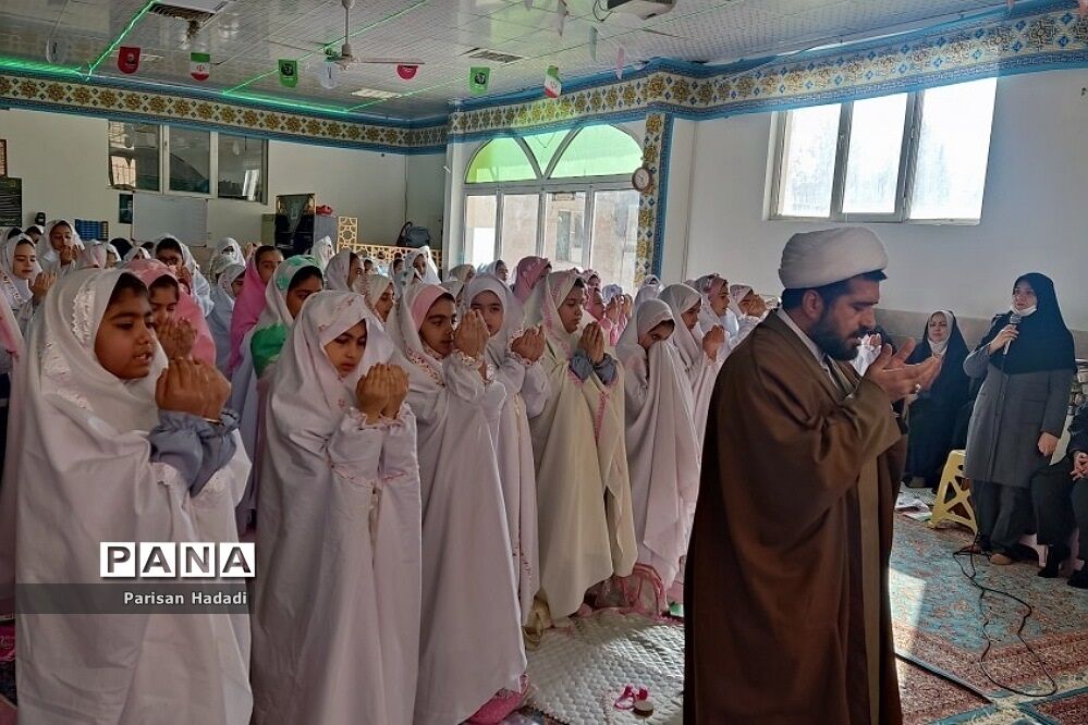 برگزاری باشکوه جشن تکلیف دانش‌آموزان  در مدرسه دانا