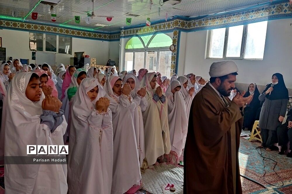 برگزاری باشکوه جشن تکلیف دانش‌آموزان  در مدرسه دانا