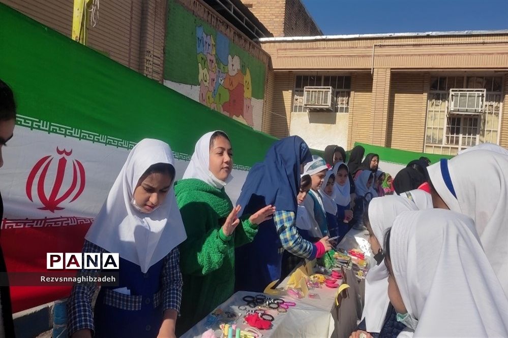 برپایی بازارچه کسب و کار دانش‌آموزی در آموزشگاه فضیلت شوشتر