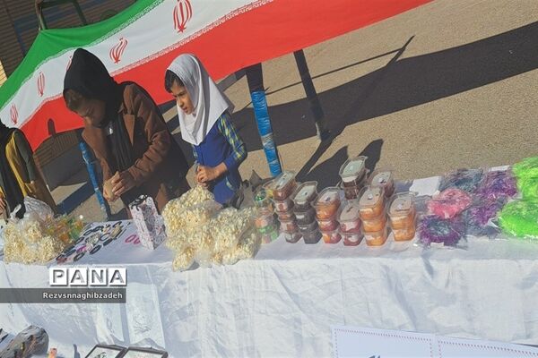 برپایی بازارچه کسب و کار دانش‌آموزی در آموزشگاه فضیلت شوشتر