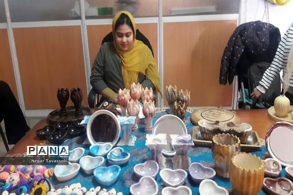 برگزاری نمایشگاه فروش صنایع‌دستی دانش‌آموزان در اداره فرهنگ و ارشاد