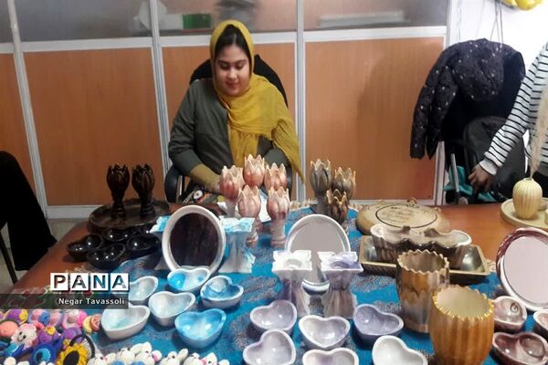 برگزاری نمایشگاه فروش صنایع‌دستی دانش‌آموزان در اداره فرهنگ و ارشاد
