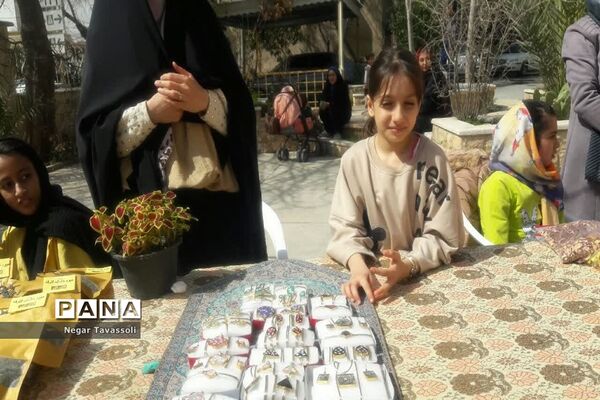 برگزاری نمایشگاه فروش صنایع‌دستی دانش‌آموزان در اداره فرهنگ و ارشاد