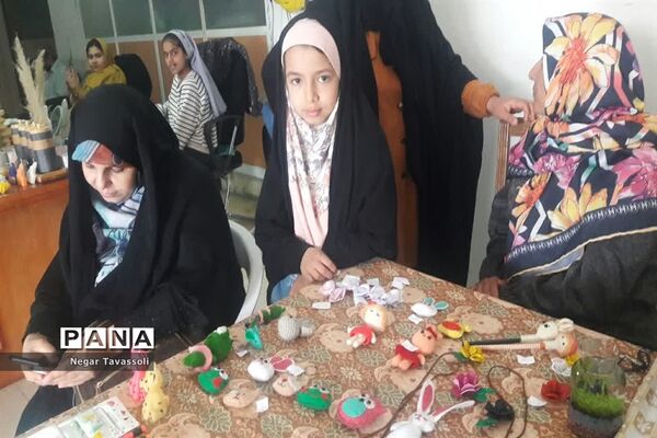 برگزاری نمایشگاه فروش صنایع‌دستی دانش‌آموزان در اداره فرهنگ و ارشاد