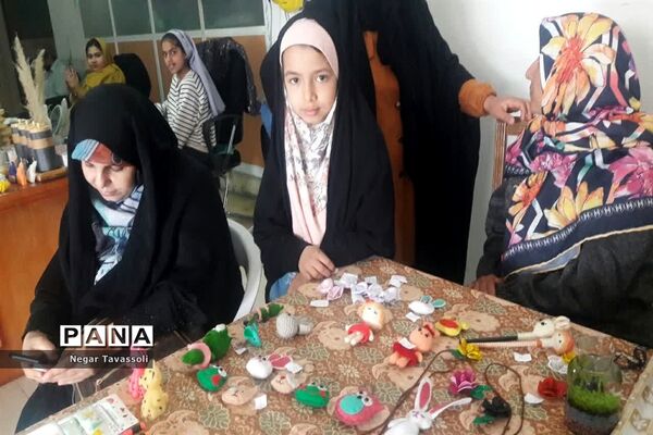 برگزاری نمایشگاه فروش صنایع‌دستی دانش‌آموزان در اداره فرهنگ و ارشاد