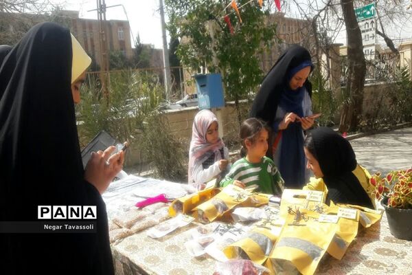 برگزاری نمایشگاه فروش صنایع‌دستی دانش‌آموزان در اداره فرهنگ و ارشاد