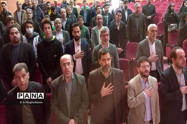 تجلیل از معلمان و دانش‌آموزان برگزیده مسابقات ورزشی