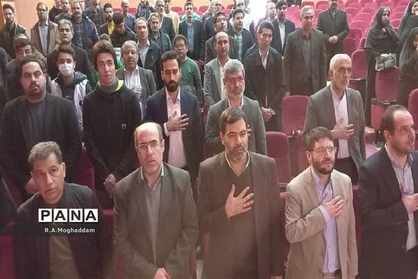 تجلیل از معلمان و دانش‌آموزان برگزیده مسابقات ورزشی