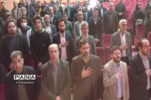 تجلیل از معلمان و دانش‌آموزان برگزیده مسابقات ورزشی
