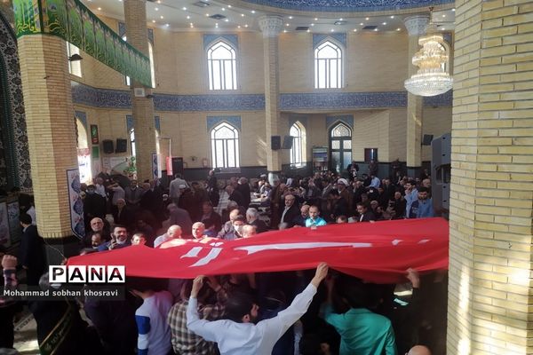 پرچم گردانی در نماز جمعه ملارد