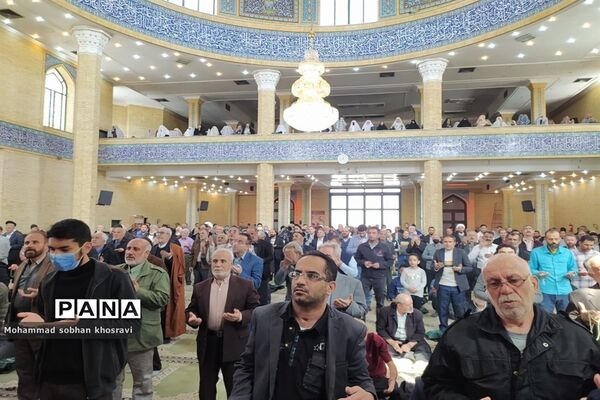 پرچم گردانی در نماز جمعه ملارد