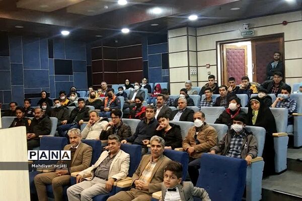 برگزاری نشست‌هایی صمیمانه با اولیای دانش‌آموزان در دبیرستان شهید بهشتی رودهن