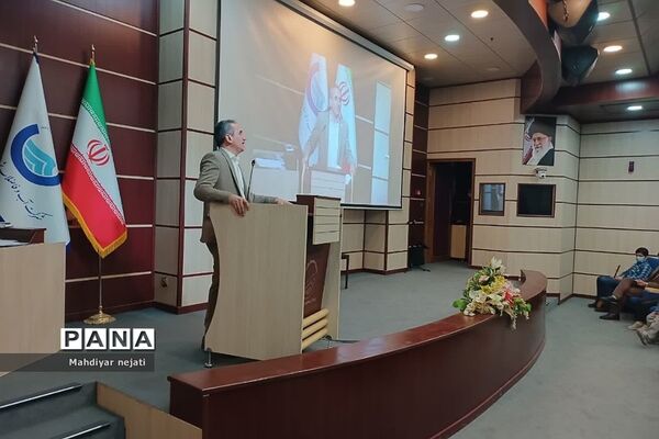 برگزاری نشست‌هایی صمیمانه با اولیای دانش‌آموزان در دبیرستان شهید بهشتی رودهن