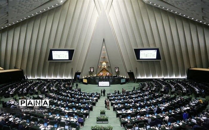 مجلس نشست غیرعلنی تشکیل داد؛ بررسی وضعیت بازار ارز با حضور مخبر و خاندوزی