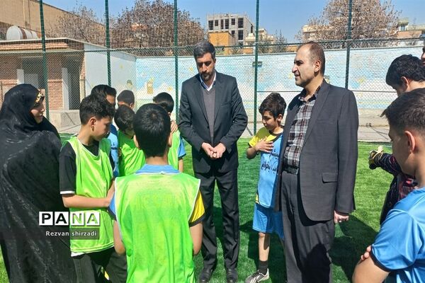 افتتاحیه زمین چمن دبستان پسرانه کوثر آموزش و پرورش منطقه 4 شهر تهران