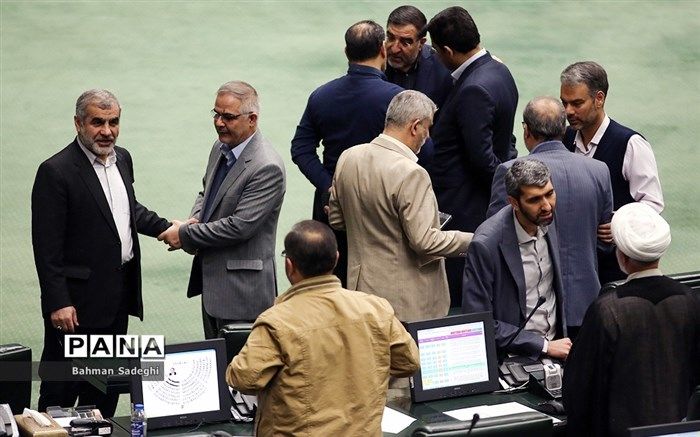 مصوبات بخش درآمدی لایحه بودجه؛ ‌تعیین سهم ۴۰‌درصدی صندوق توسعه ملی از ‌صادرات نفت‌