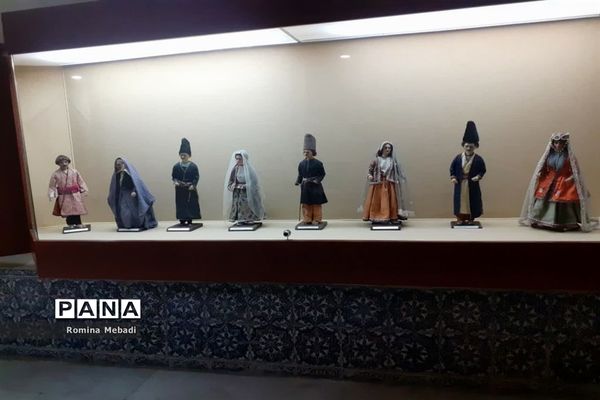 بازدید دانش‌آموزان آموزشگاه الزهرا(س) اسلامشهر از کاخ گلستان