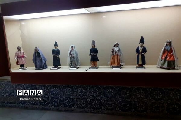 بازدید دانش‌آموزان آموزشگاه الزهرا(س) اسلامشهر از کاخ گلستان
