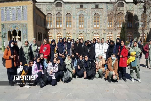 بازدید دانش‌آموزان آموزشگاه الزهرا(س) اسلامشهر از کاخ گلستان