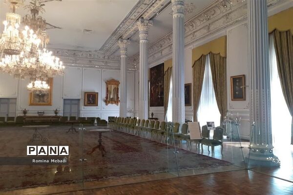 بازدید دانش‌آموزان آموزشگاه الزهرا(س) اسلامشهر از کاخ گلستان