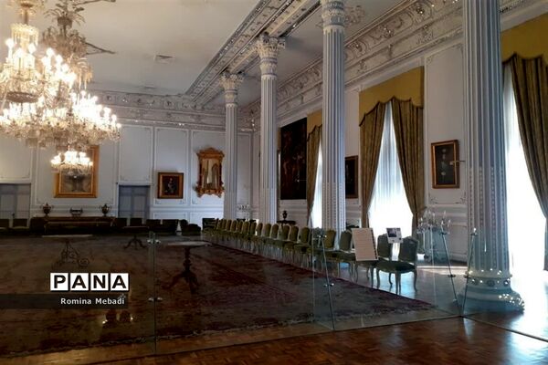 بازدید دانش‌آموزان آموزشگاه الزهرا(س) اسلامشهر از کاخ گلستان