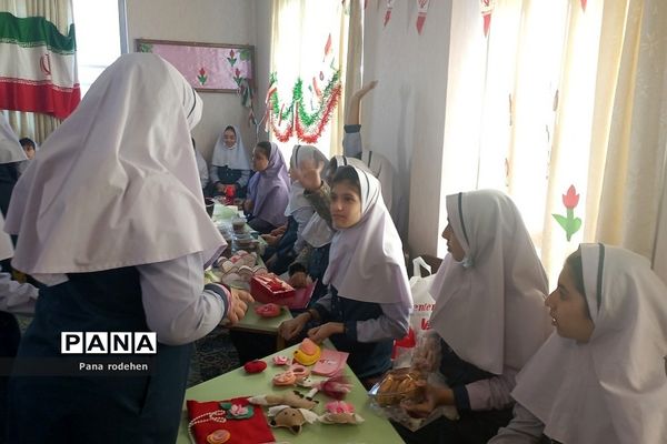 برگزاری بازارچه دانش‌آموزی در دبستان کوثر رودهن