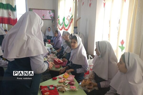 برگزاری بازارچه دانش‌آموزی در دبستان کوثر رودهن