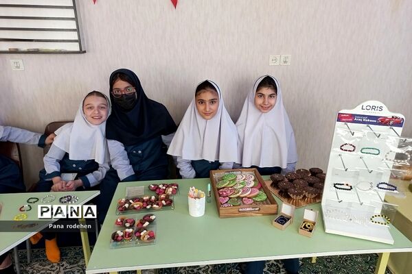 برگزاری بازارچه دانش‌آموزی در دبستان کوثر رودهن