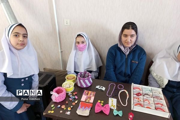 برگزاری بازارچه دانش‌آموزی در دبستان کوثر رودهن