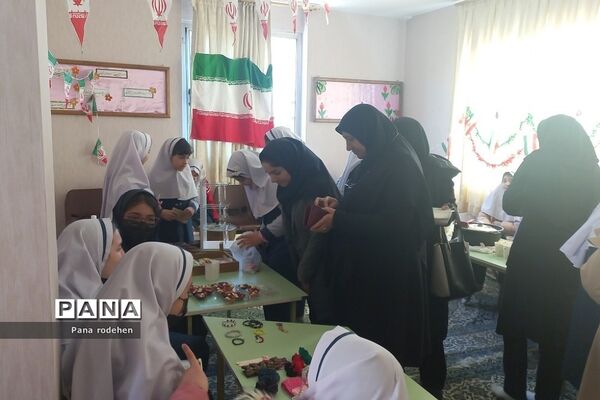 برگزاری بازارچه دانش‌آموزی در دبستان کوثر رودهن