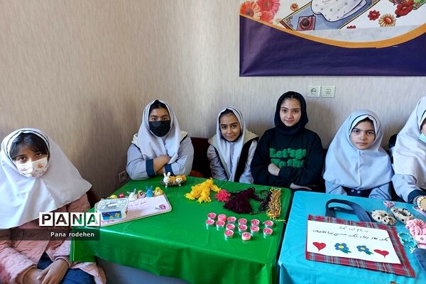 برگزاری بازارچه دانش‌آموزی در دبستان کوثر رودهن