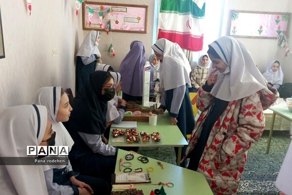 برگزاری بازارچه دانش‌آموزی در دبستان کوثر رودهن
