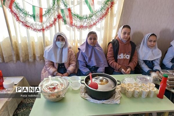 برگزاری بازارچه دانش‌آموزی در دبستان کوثر رودهن