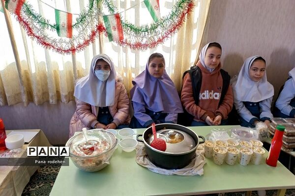 برگزاری بازارچه دانش‌آموزی در دبستان کوثر رودهن