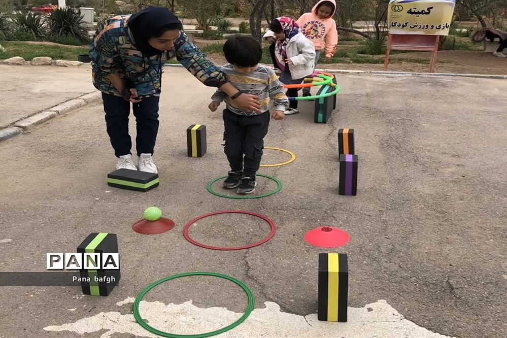 همایش پیاده‌روی خانوادگی کارکنان و استادان دانشگاه آزاد اسلامی واحد بافق