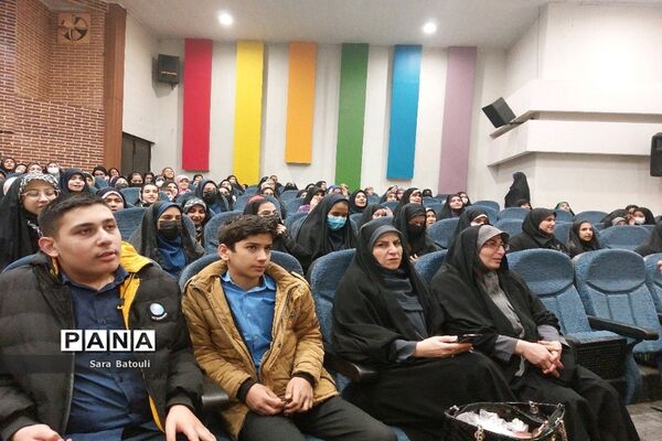 بدرقه دانش‌آموزان زیارت اولی شهر تهران