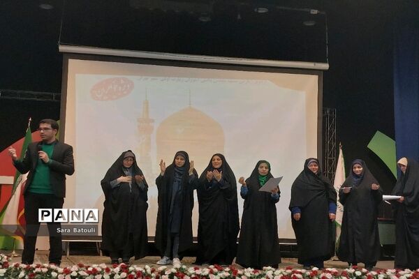 بدرقه دانش‌آموزان زیارت اولی شهر تهران
