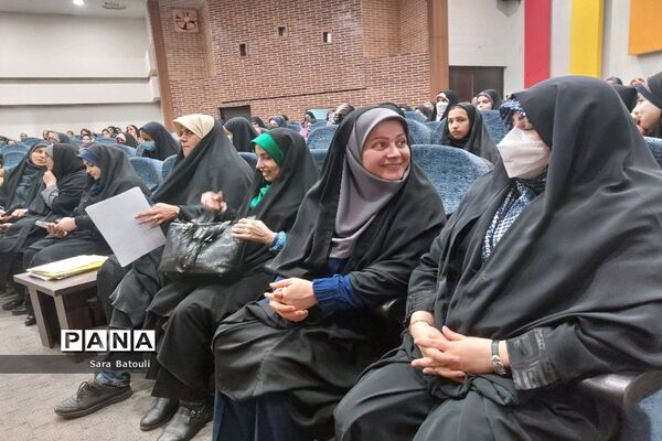 بدرقه دانش‌آموزان زیارت اولی شهر تهران