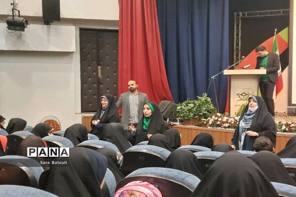 بدرقه دانش‌آموزان زیارت اولی شهر تهران