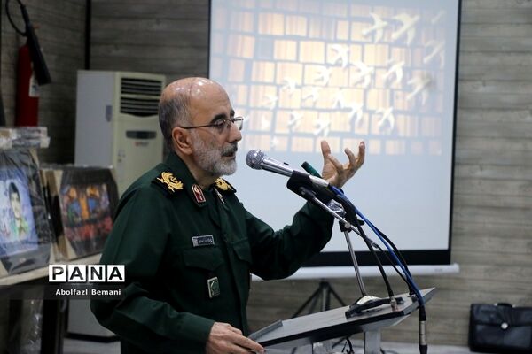 آیین تجلیل از خادمان دومین کنگره ملی شهدای استان قم