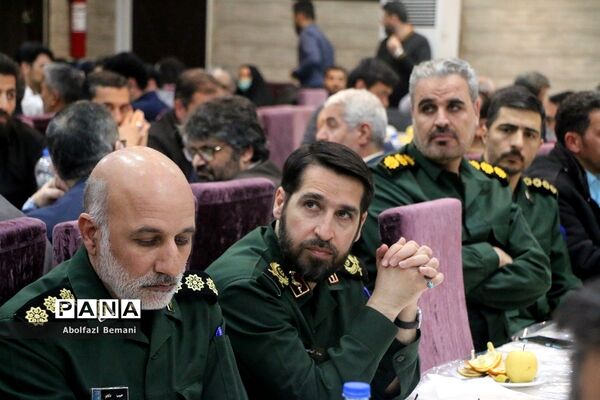 آیین تجلیل از خادمان دومین کنگره ملی شهدای استان قم