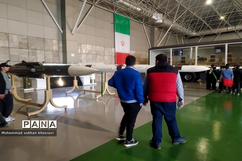 بازدید دانش‌‌‌آموزان هنرستان کارآفرینان ملارد از پارک هوا و فضا