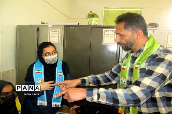 برگزاری مسابقات بازی‌های فکری سرگرمی رویش در شهرستان سروستان